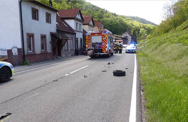 Verkehrsunfall auf der B 39 (Foto: Feuerwehr Neustadt)