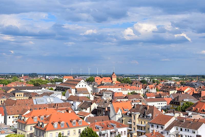 Der Blick auf Landau von oben. Die Südpfalzmetropole hat wie alle Kommunen mit den Auswirkungen der Corona-Pandemie zu kämpfen. (Quelle: Stadt Landau)