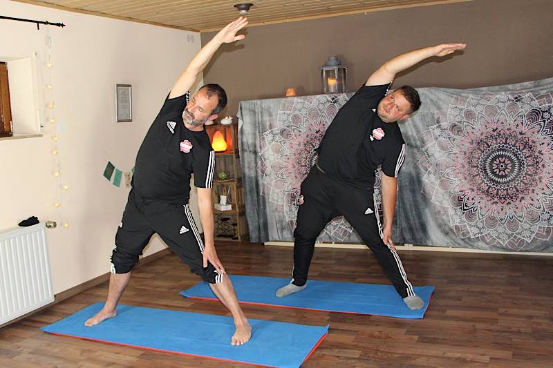 Workout tritt Yoga (Foto: FC Wacker Weidenthal)