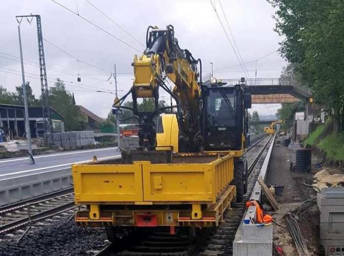 Beteiligter Schienenbagger im Bahnhof Borken © Bundespolizei Kassel