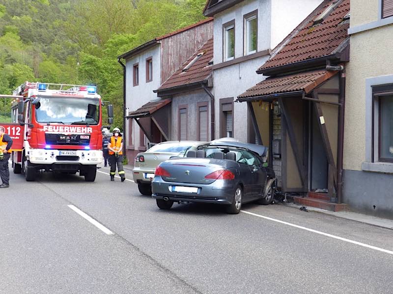 Verkehrsunfall auf der B 39 (Foto: Feuerwehr Neustadt)