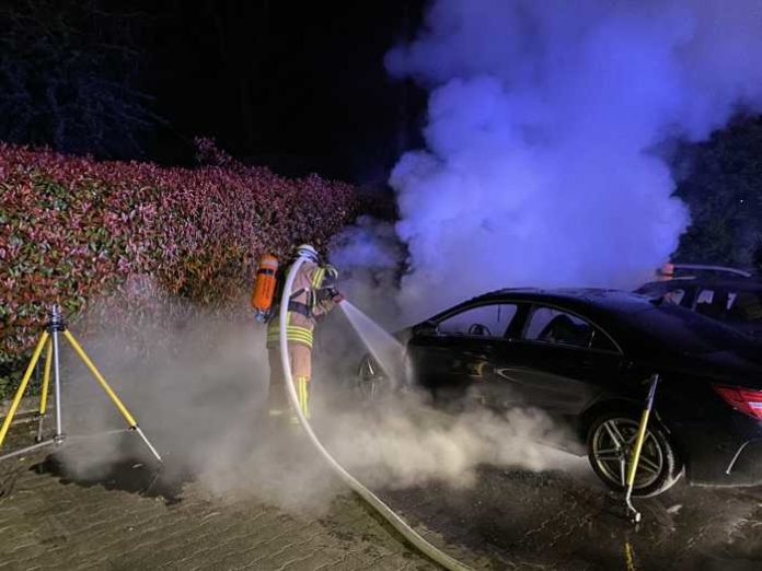 Löscharbeiten PKW-Brand © Feuerwehr Frankenthal
