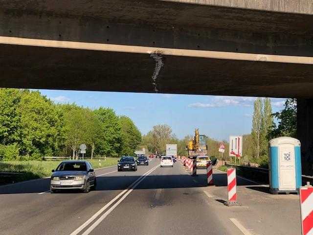 Landau-B10_Beschädigte Brücke