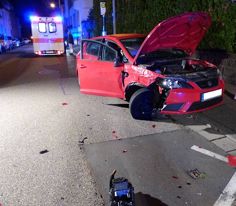 Beschädigter PKW (Foto: Feuerwehr Neustadt)