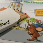 In der Haßlocher Tourist-Information ist ab sofort ein Rätsel- und Malbuch mit den Haßlocher Haselmäusen Hasa & Laha erhältlich. (Foto: Gemeindeverwaltung Haßloch)