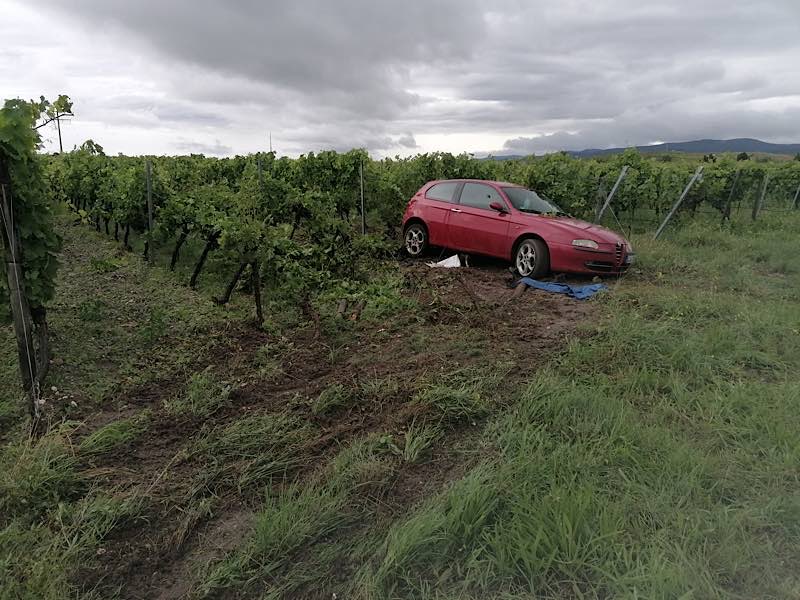 Unfallbeschädigtes Fahrzeug (Foto: Polizei RLP)