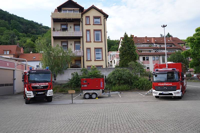 Die Fahrzeuge auf dem Hof der Hauptfeuerwache (Foto: Holger Knecht)