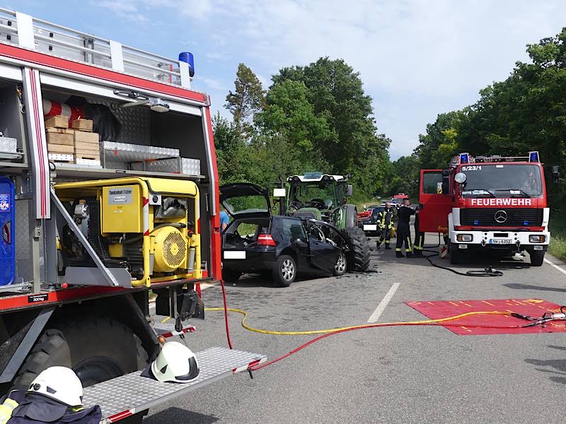 Der Fahrer des Golfs verstarb an der Einsatzstelle (Foto: Feuerwehr Neustadt)