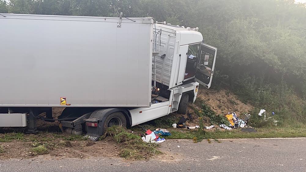 Der beteiligte LKW (Foto: Polizei RLP)