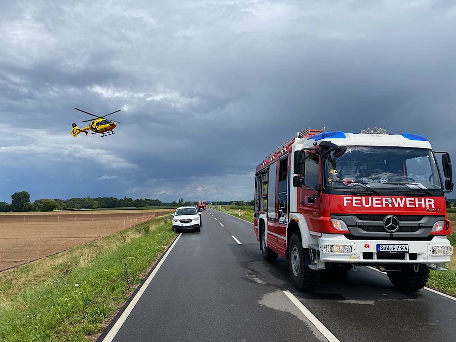 Verkehrsunfall auf der K 6 (Foto: Presseteam der Feuerwehr VG Edenkoben)