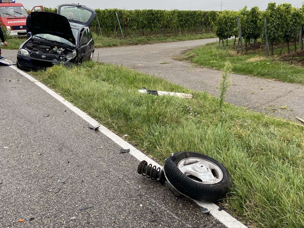 Beschädigter entgegenkommender Pkw (Foto: Polizei RLP)