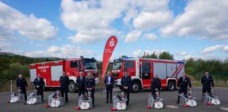 Übergabe der Tauchpumpen-Sets an acht Feuerwehr im Landkreis Bad Dürkheim (Foto: Holger Knecht)
