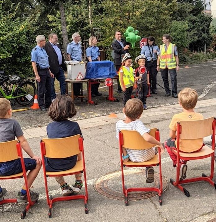 Willi Wachsam wurde in der Grundschule in Diedesfeld vorgestellt. (Foto: Stadtverwaltung Neustadt)