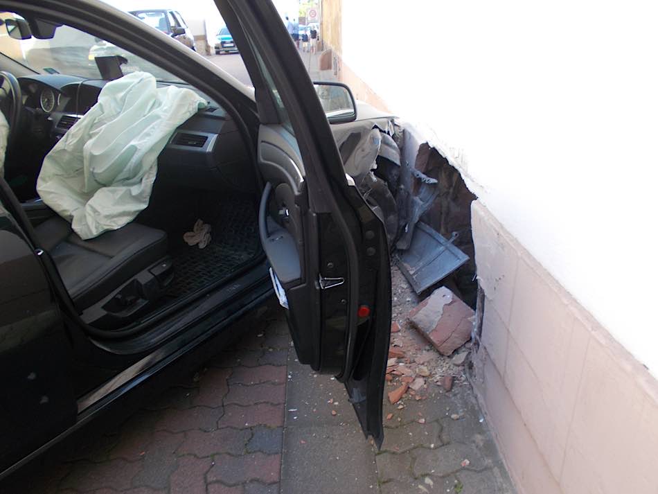 Verkehrsunfall in Wachenheim (Foto: Polizei RLP)