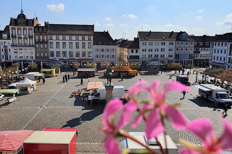 Ab 16. September findet sich wieder jeden Donnerstag eine Auswahl der bekannten Beschickerinnen und Beschicker des Landauer Wochenmarkts „Rund um den Luitpold“ ein. (Quelle: Stadt Landau)