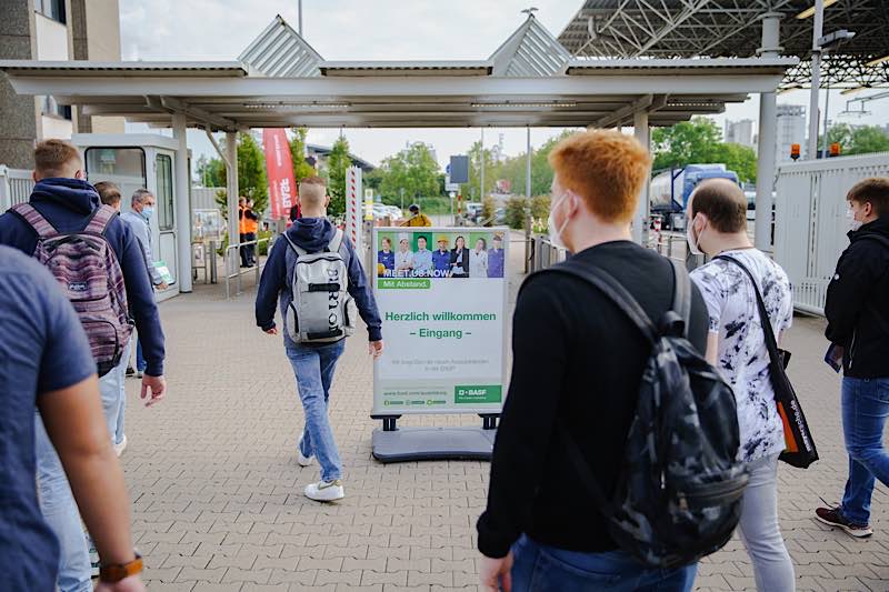 Ausbildungsstart bei BASF: 2021 starten insgesamt 800 Jugendliche und junge Erwachsene bei BASF am Standort Ludwigshafen und im BASF-Ausbildungsverbund ins Berufsleben. (Foto: BASF SE)