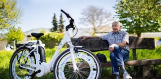 Mal entspannt ins Grüne – Nutzer und Nutzerinnen von Pedelecs sind flott, dabei CO2-frei unterwegs und leisten einen Beitrag zum Klimaschutz. (Foto: Stadtwerke Heidelberg/Tobias Dittmer)