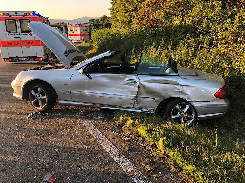 Verunfallter PKW Mercedes (Foto: Polizei RLP)