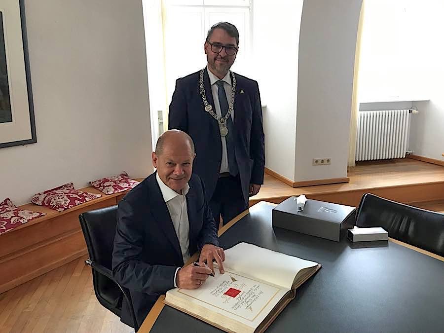 Olav Scholz und OB Marc Weigel (Foto: Stadtverwaltung Neustadt)