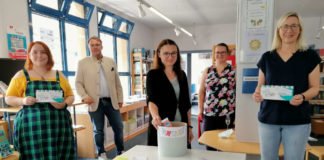 Ines Riedlinger, Tobias Meyer, Susanne Schlegel, Judith Höring und Martina Hasselwander (v.l.n.r.), die diesmal die Lesesommer-Gewinner ermittelt haben. (Foto: Gemeindeverwaltung Haßloch)