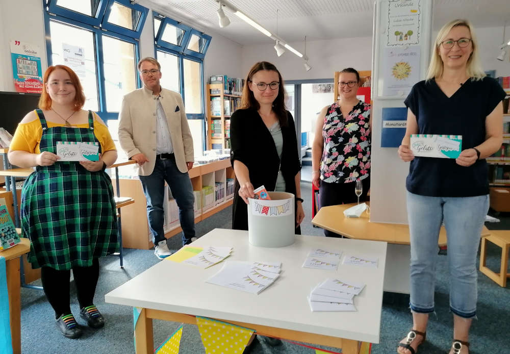 Ines Riedlinger, Tobias Meyer, Susanne Schlegel, Judith Höring und Martina Hasselwander (v.l.n.r.), die diesmal die Lesesommer-Gewinner ermittelt haben. (Foto: Gemeindeverwaltung Haßloch)