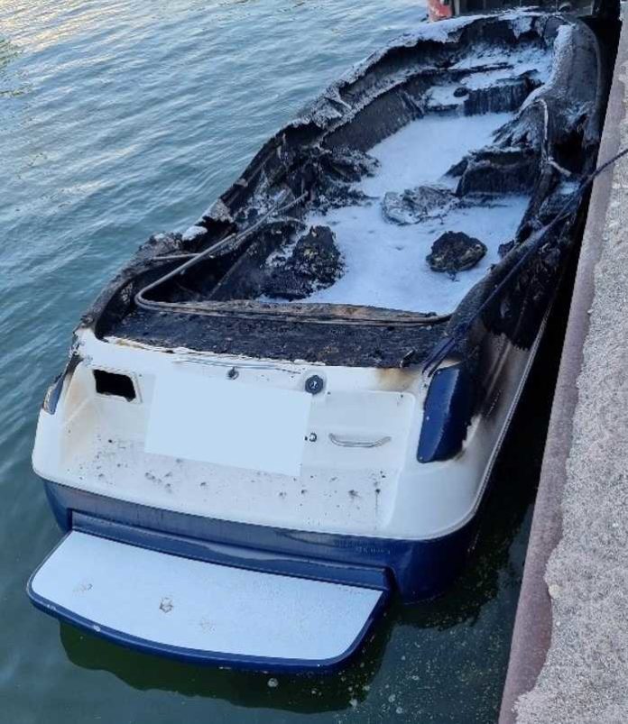 pp-elt-sportboot-ging-in-flammen-auf
