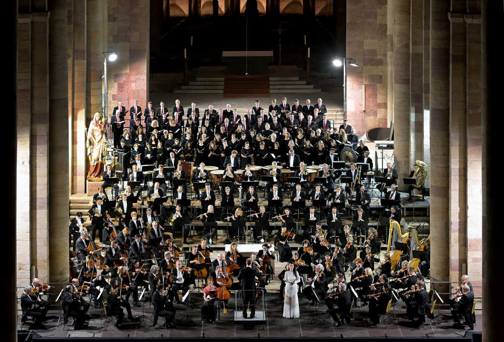 Das Abschlusskonzert der Internationalen Musiktage Dom zu Speyer 2021. Am 2. Oktober erklang Gustav Mahlers Symphonie Nr. 2 c-Moll, auch „Auferstehungssymphonie“ genannt, mit der Deutschen Staatsphilharmonie Rheinland-Pfalz, dem Domchor Speyer und Gästen unter der Leitung von Michael Francis im Speyerer Dom. (Foto: Dommusik Speyer / Klaus Landry)