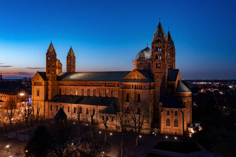 Nachtaufnahme des Speyerer Doms (Foto: Domkapitel Speyer / Klaus Landry)