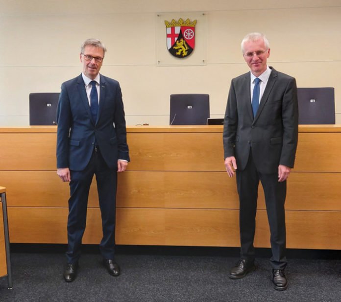 Staatssekretär Dr. Frey, Präsident Finanzgericht RLP Burkhart (Foto: Finanzgericht Rheinland-Pfalz)