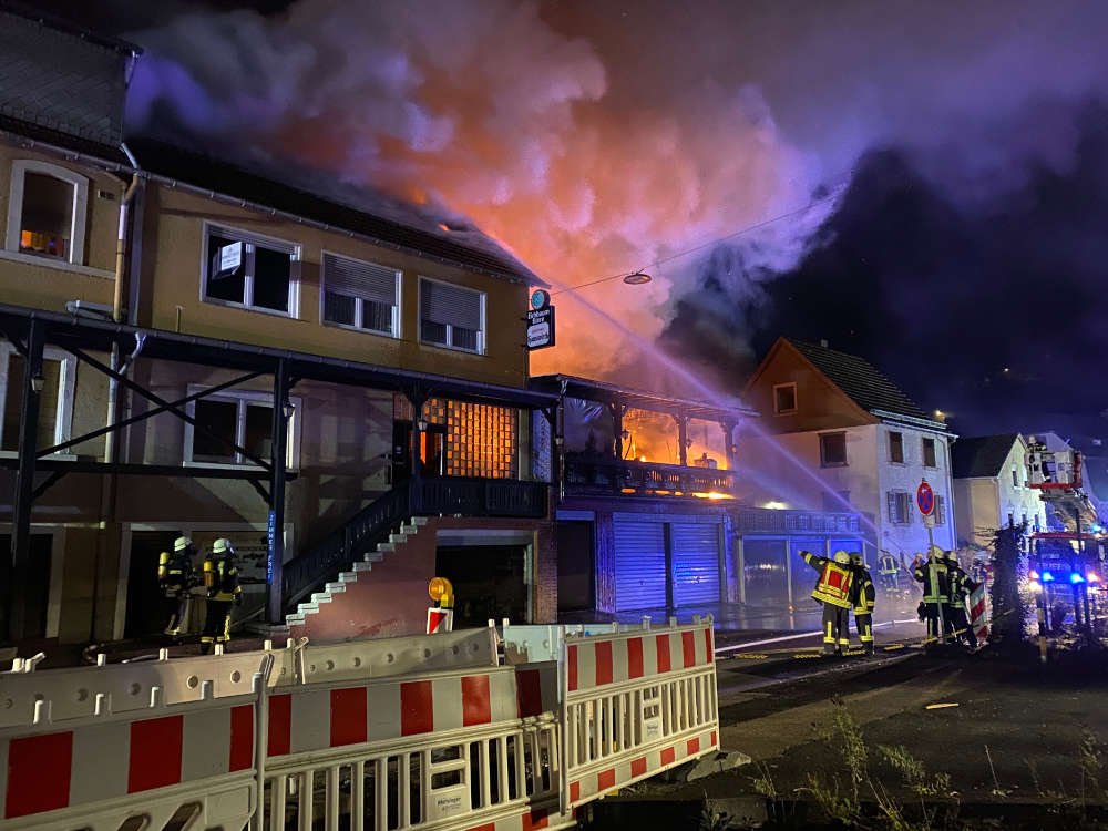 Die ehemalige Gaststätte in Vollbrand (Foto: Feuerwehr VG Lambrecht)