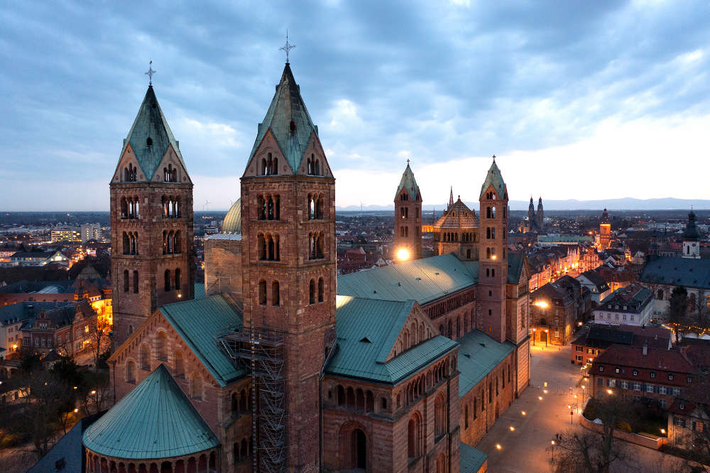 Nachtaufnahme des Speyerer Doms (Foto: Domkapitel Speyer / Klaus Landry)