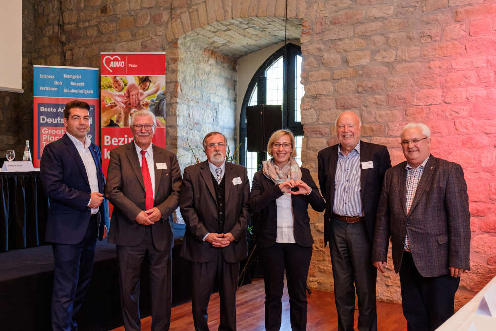 Der alte Vorstand und das neue Präsidium: v.l.: Thomas Hitscher, Klaus Stalter, Wilhelm Zeiser, Stefanie Seiler, Franz Schermer, Holger Scharff. (Foto: AWO Pfalz)