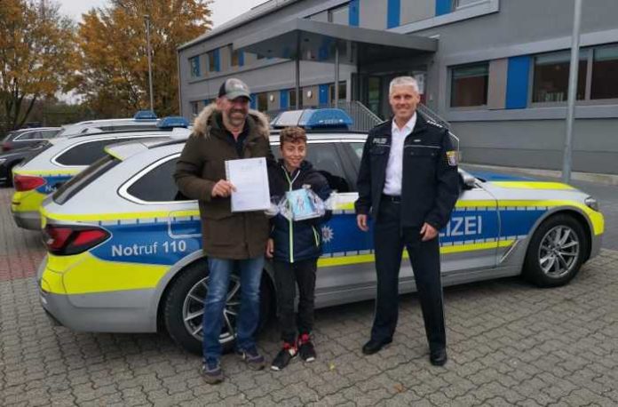 Vater Sergio Raponi, Fabio Raponi sowie Uwe Wolf von der Polizeiautobahnstation Langenselbold