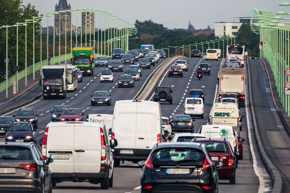 Symbolbild Straßenverkehr Berufsverkehr (Foto: Pixabay/Thomas B.)