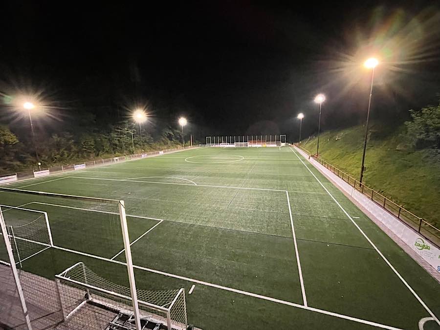 Neue LED-Fluter (Foto: FV Sportplatz Neidenfels e.V.)