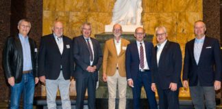 Neuer IngKH-Vorstand: Dr.-Ing. Ulrich Deutsch (Beisitzer), Dipl.-Ing. Jürgen Wittig, ÖbVI (Vizepräsident), Dipl.-Ing. Ingolf Kluge (Präsident), Prof. Dr.-Ing. Matthias Vogler (Schatzmeister), Dipl.-Ing. (FH) Peter Starfinger (Geschäftsführer), Prof. Dr.-Ing. Joaquín Díaz (Beisitzer), Dr. rer. nat. Ronald Steinhoff (Beisitzer) (v.l.). (Foto: Torsten Reitz)