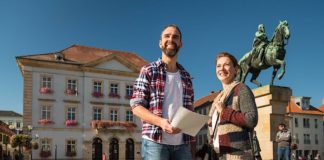 Auf eigene Faust auf Erkundungstour durch die Südpfalzmetropole: Das Büro für Tourismus der Stadt Landau bietet den historischen Stadtrundgang ab sofort mit Audioguide an. (Quelle: Pfalz.Touristik e.V., Dominik Ketz)