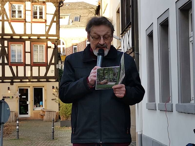 Dieter Kreiner liest am 10. Dezember 2021 aus Ludwig Thomas Weihnachtsgeschichte (Foto: TeXtur)
