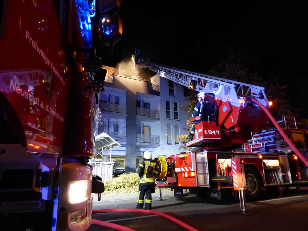 Brand in der Maximilianstraße (Foto: Feuerwehr Neustadt)