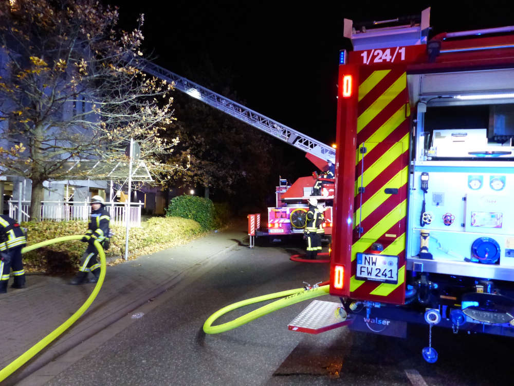 Löscharbeiten (Foto: Feuerwehr Neustadt)