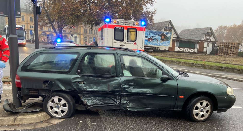 Verkehrsunfall an der Bahnhofskreuzung (Foto: Polizei RLP)