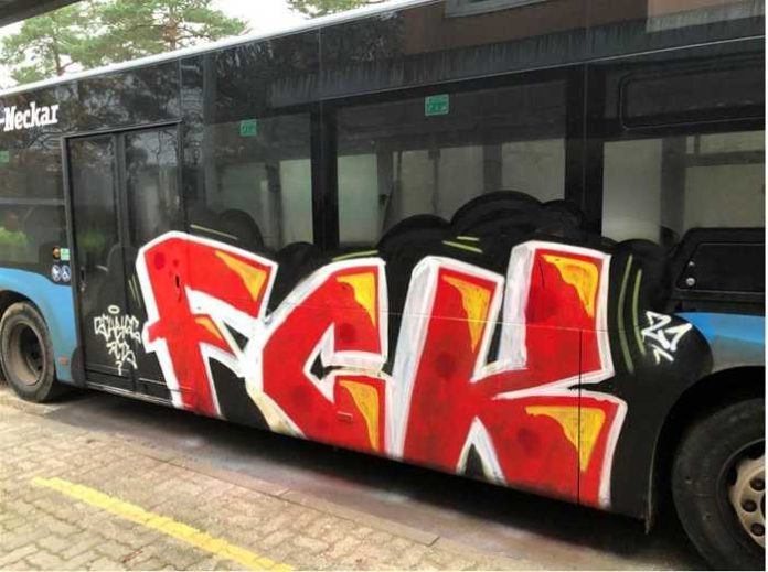 Beschmierter Bus