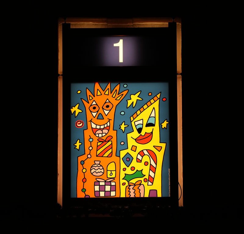 James Rizzi Fenster Neustadt an der Weinstraße Rathaus XXL-Adventskalender (Fotorechte: © Art Licensing International GmbH)