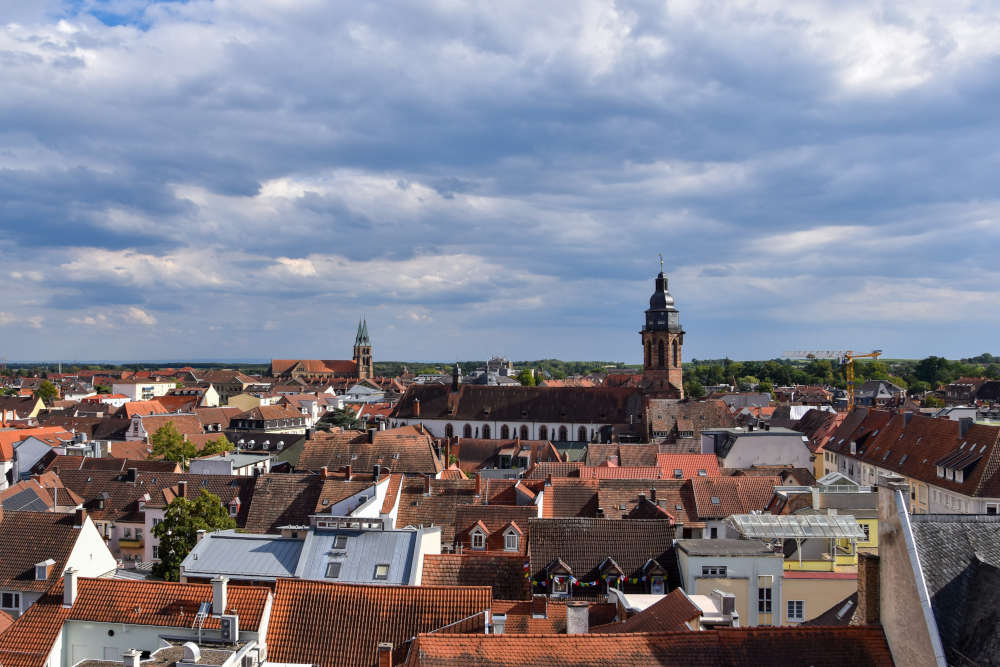 Wie leben die Menschen in Landau? Für die Befragungen im Rahmen des Zensus 2022 sucht die Stadtverwaltung Erhebungsbeauftragte. (Quelle: Stadt Landau)