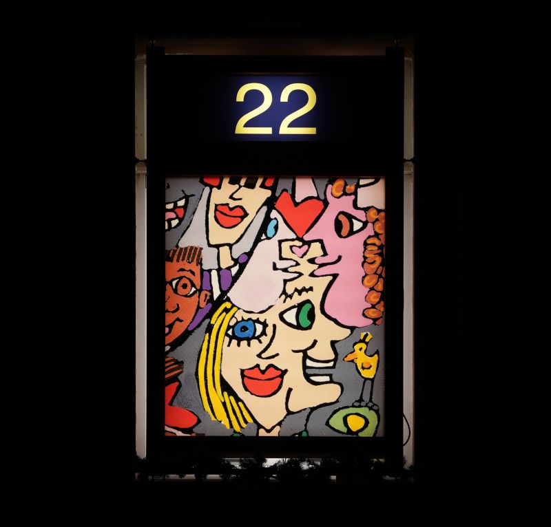 James Rizzi Fenster Neustadt an der Weinstraße Rathaus XXL-Adventskalender (Fotorechte: © Art Licensing International GmbH)