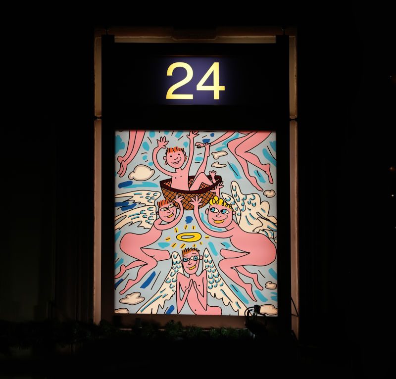 James Rizzi Fenster Neustadt an der Weinstraße Rathaus XXL-Adventskalender (Fotorechte: © Art Licensing International GmbH)