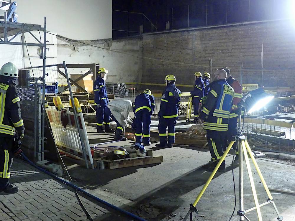 Das THW im Einsatz (Foto: Feuerwehr Neustadt)