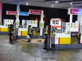 Feuerwehreinsatz an einer Tankstelle (Foto: Feuerwehr Neustadt)