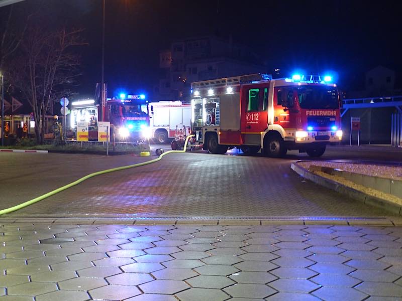 Feuerwehreinsatz an einer Tankstelle (Foto: Feuerwehr Neustadt)