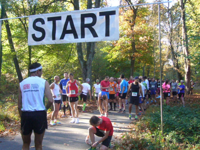 Der LSG Hardtwaldlauf startet an ähnlicher Stelle wie der neue FächerRUN, Bild von 2018 (Foto: Hannes Blank)